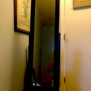 Mirror/jewelry storage